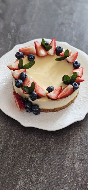 ПП-торт с клубникой и черникой